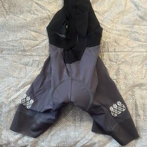 Tres Piñas gray bibs size small. Used a few times